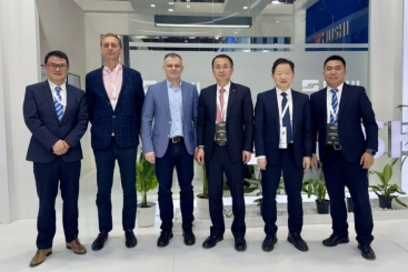 共聚JEC World，2025 welcometo欢迎光临888集团(在一起！